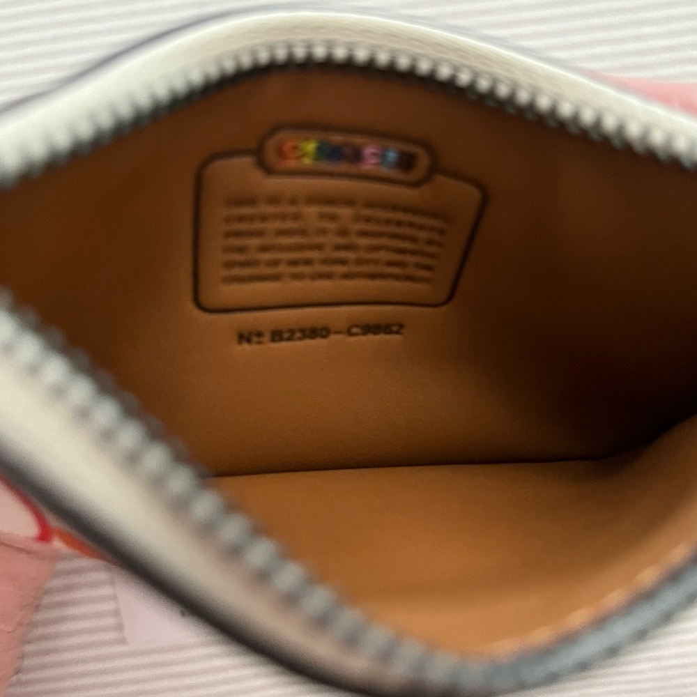 MENS PRIDE COACH ZIP CARD CASE - Picture 2 of 3